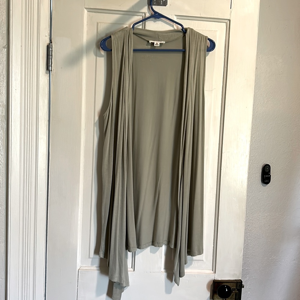 Sleeveless flowing vest